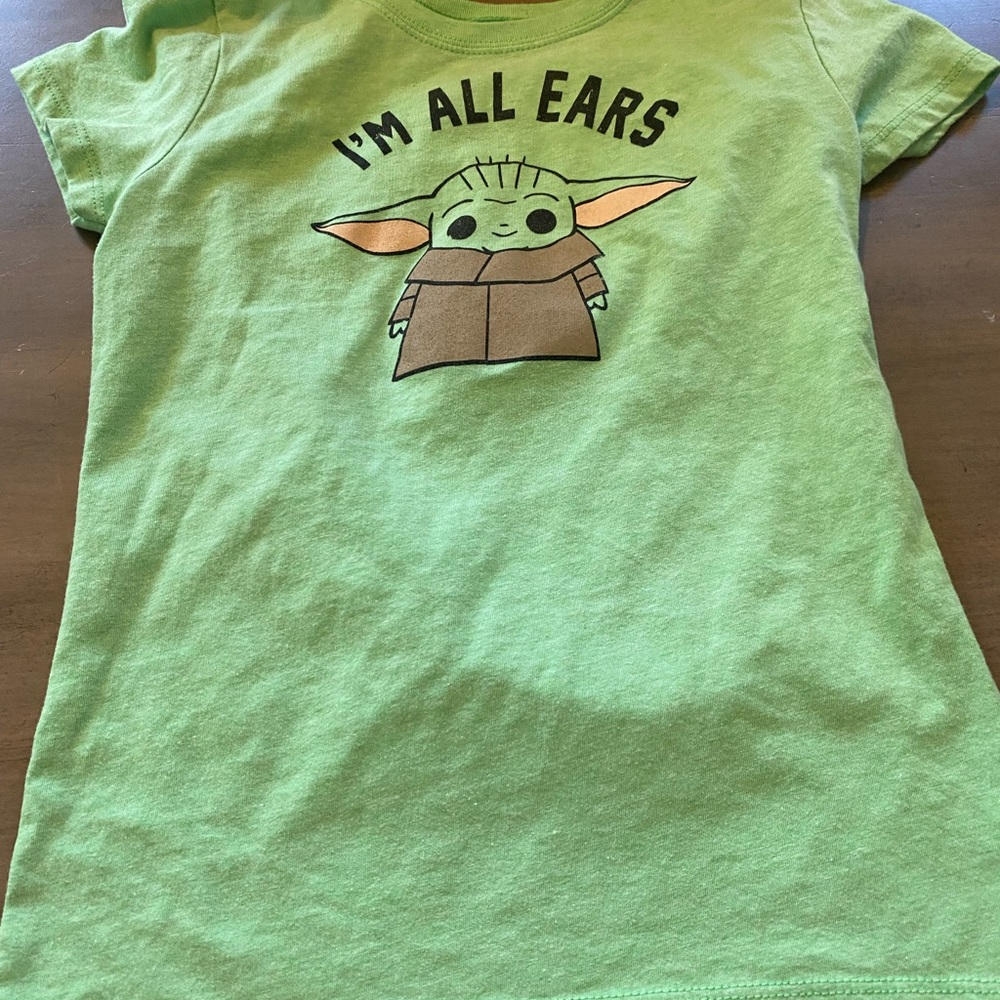Baby yoda tee